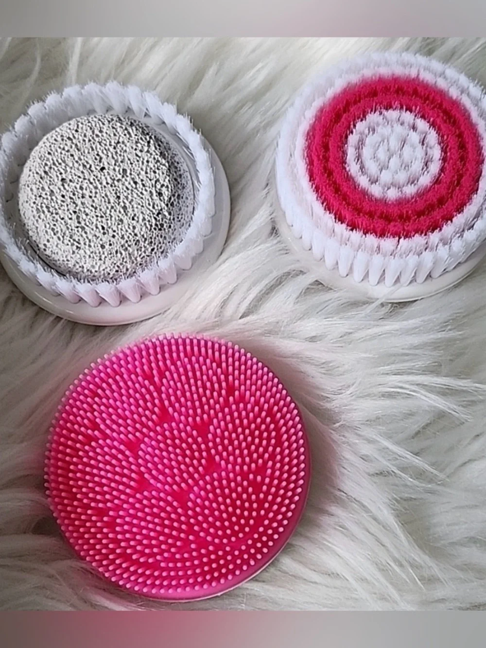 Blushly Cleaning and Exfoliating Body Brush with 4 Brush Heads NEW